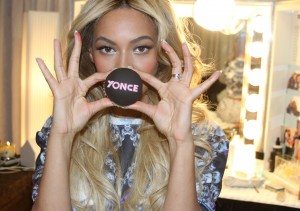 pretty-in-pink-beyonce-gets-yonce-cupcakes-1